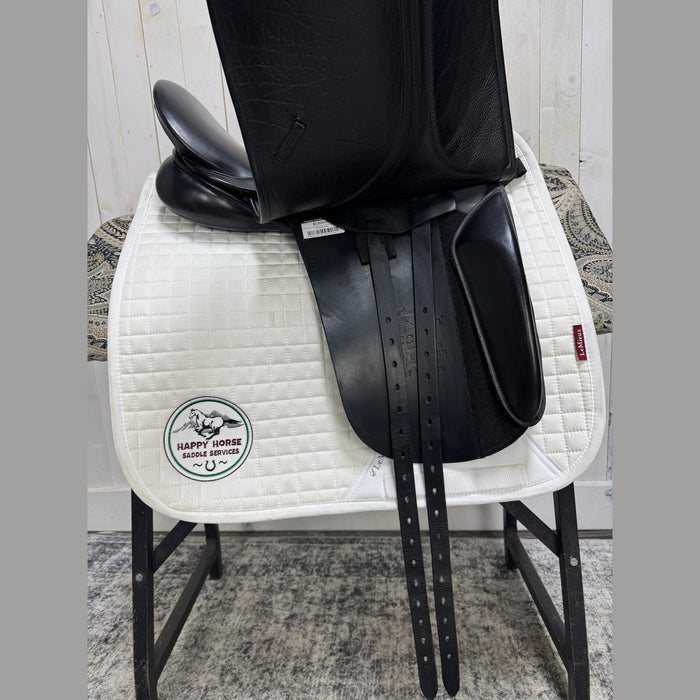 CONS-3478 17.5" Medium Tree County Perfection Dressage Black