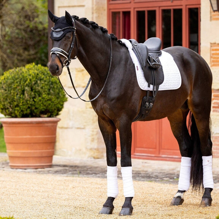 it04877_lifestyle_merino_halflinedsuededressagesquare_whitewhite_2