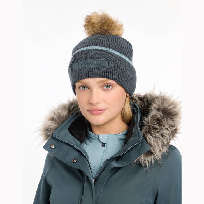 it05198_studio_claracablebeanie_petrol_0001