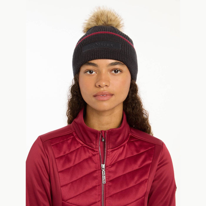 it05199_studio_claracablebeanie_cinder_0001