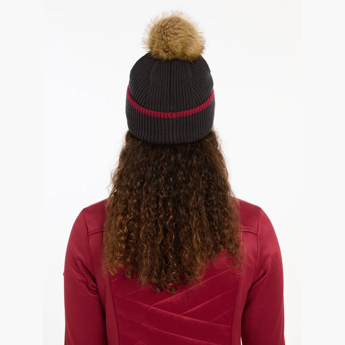 it05199_studio_claracablebeanie_cinder_0004