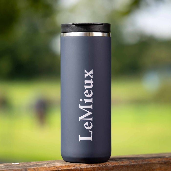 it05232_lifestyle_travelcup_navy_1